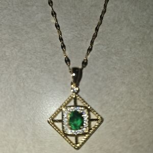 Elegant Gold and Green Pendant Necklace, New Without Tags